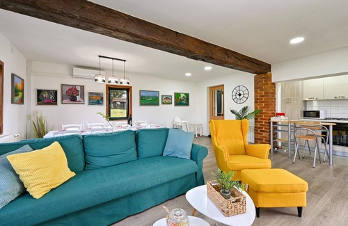 Konjscina House | Lovely home in Bocadir with WiFi