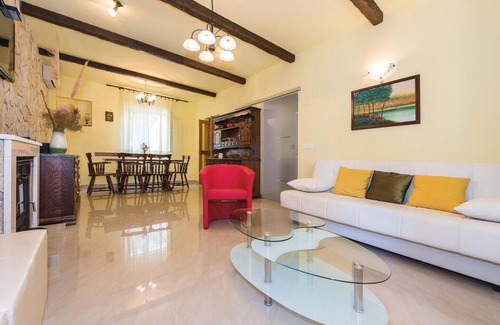 Brodarica House | Lovely home in Brodarica with WiFi