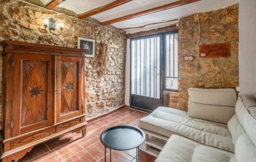 Cabanes House | Lovely Home In Cabanes With Wifi