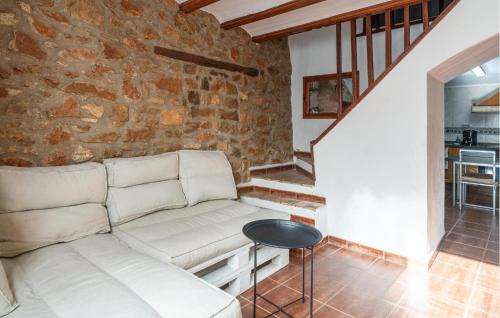Cabanes House | Lovely Home In Cabanes With Wifi