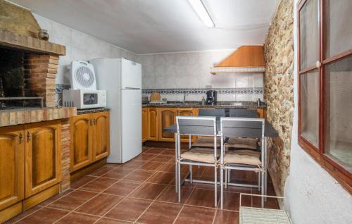 Cabanes House | Lovely Home In Cabanes With Wifi