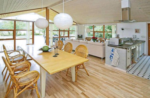 Dannemare House | Lovely home in Dannemare with kitchen