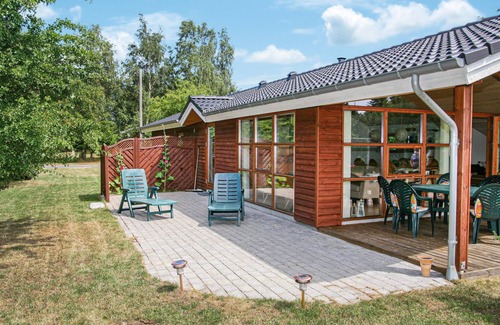 Dannemare House | Lovely home in Dannemare with kitchen