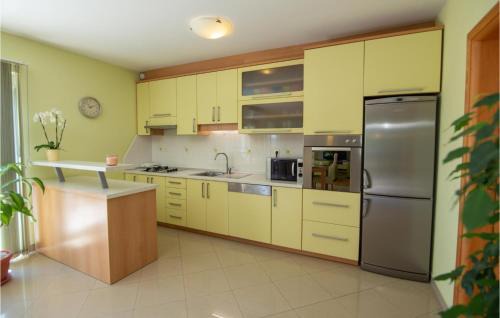 Donji Prolozac House | Lovely Home In Donji Prolozac