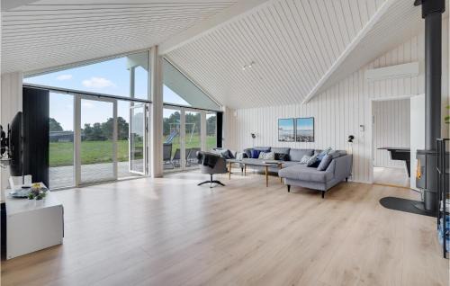Egsmark Strand House | Lovely Home In Ebeltoft With Sauna
