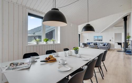 Egsmark Strand House | Lovely Home In Ebeltoft With Sauna