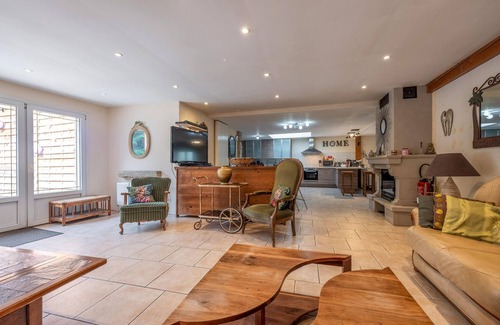 Escles House | Lovely home in Escles with kitchen