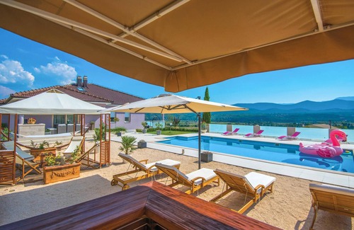 Prolozac House | Lovely home in Glavina Donja with WiFi
