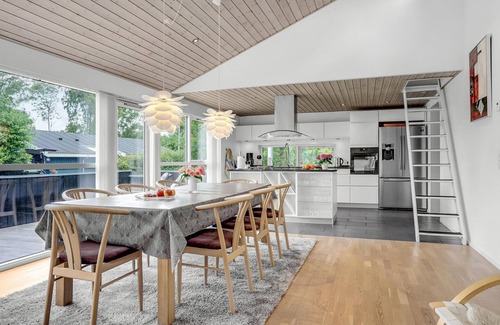 Grena Strand House | Lovely home in Grenaa with kitchen
