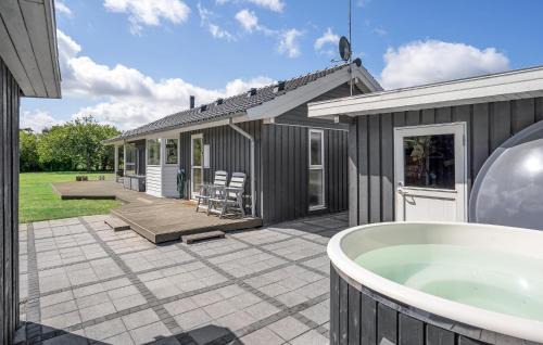 Grenaa House | Lovely Home In Grenaa With Kitchen