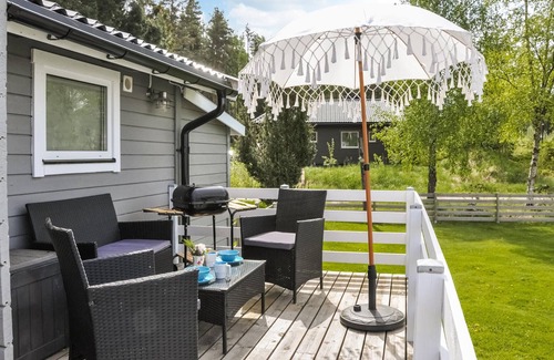 Hammaro House | Lovely home in Hammarö with lake view