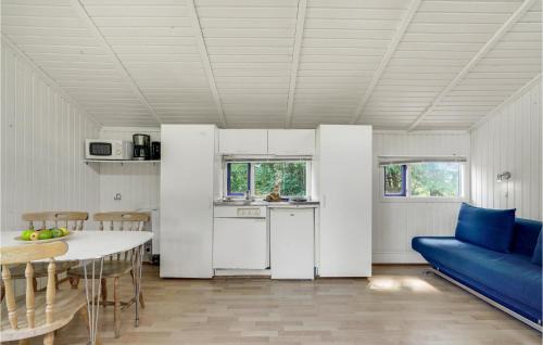 Hampen House | Lovely Home In Hampen With Kitchen