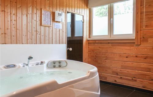 Heel House | Lovely Home In Heel With Wifi