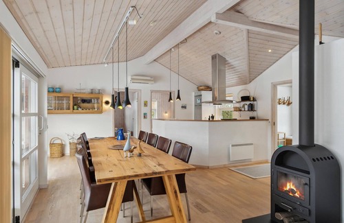 Bratten Strand House | Lovely home in Jerup with WiFi