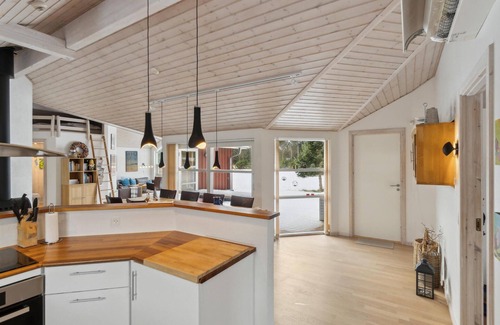 Bratten Strand House | Lovely home in Jerup with WiFi
