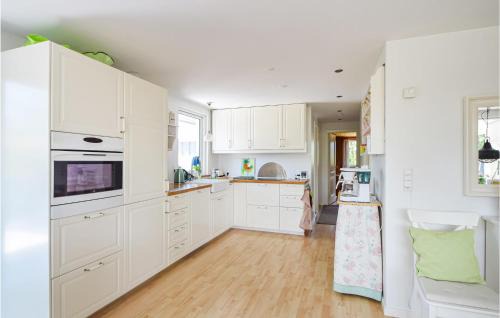 Juelsminde House | Lovely Home In Juelsminde With Kitchen