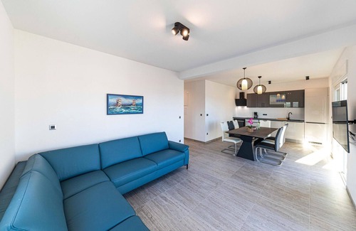 Kastela House | Lovely home in Kastel Luksic with sauna