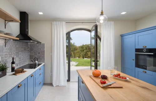 Tinjan House | Lovely home in Karojba with sauna