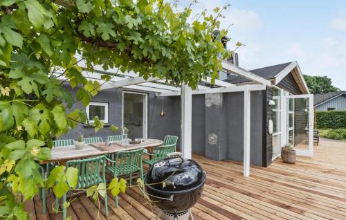 Skodshoved House | Lovely Home In Knebel With Kitchen