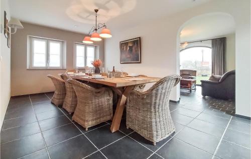 Knesselare House | Lovely Home In Knesselare With Wifi