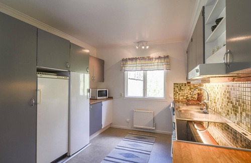 Tingstade House | Lovely home in Lärbro with kitchen