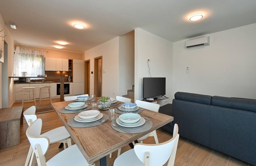Varazdin House | Lovely home in Margecan with WiFi
