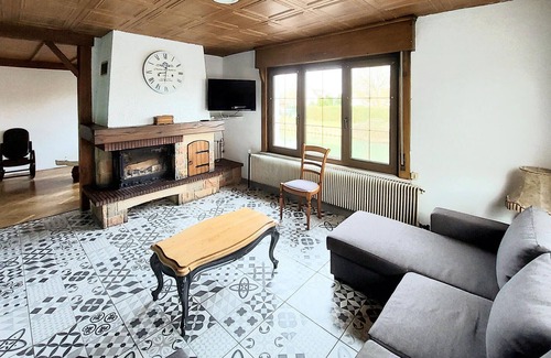 Merville House | Lovely home in Merville with WiFi