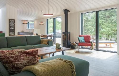 Bedegaard House | Lovely Home In Nexø With Kitchen