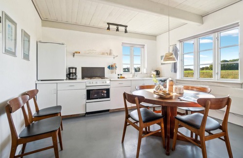 Nexo House | Lovely home in Nexø with WiFi