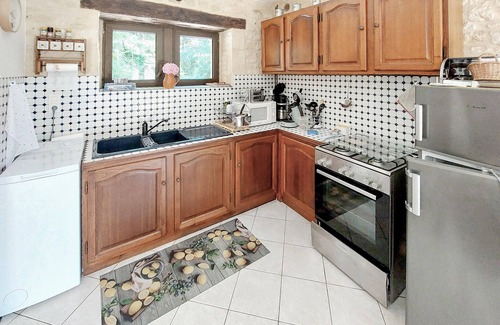 Paulin House | Lovely home in Paulin with kitchen