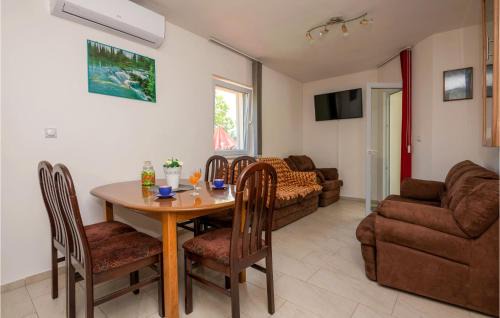 Prolozac House | Lovely Home In Ricice