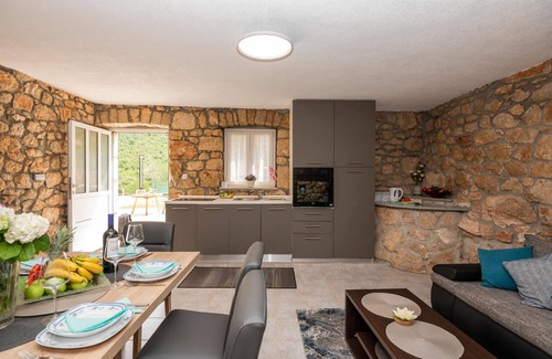 Runovici House | Lovely home in Runovic
