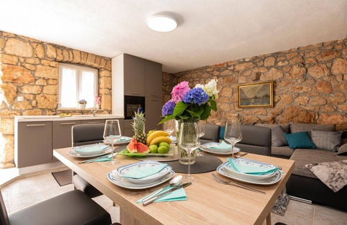 Runovici House | Lovely home in Runovic