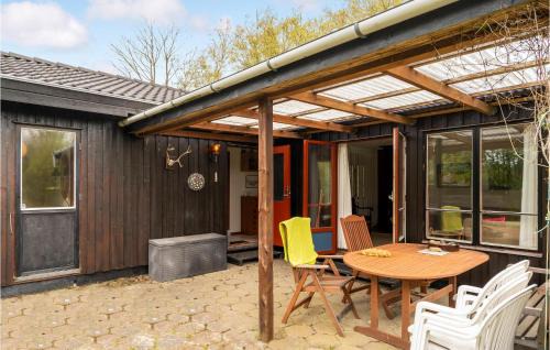 Spøttrup House | Lovely Home In Spøttrup With Kitchen