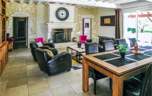 Saint-Aubin-de-Cadelech House | Lovely Home In St, Aubin De Cadelech