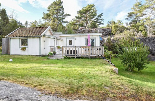 Stromstad Municipality House | Lovely home in Strömstad with WiFi