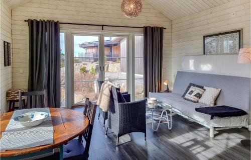 Tanum House | Lovely Home In Tanumshede With Kitchen