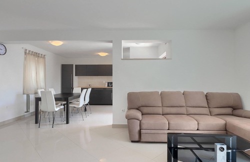 Kringa House | Lovely home in Tinjan