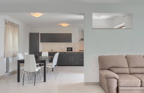 Kringa House | Lovely home in Tinjan