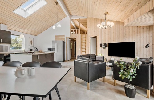 Holloselund House | Lovely home in Tisvildeleje with sauna