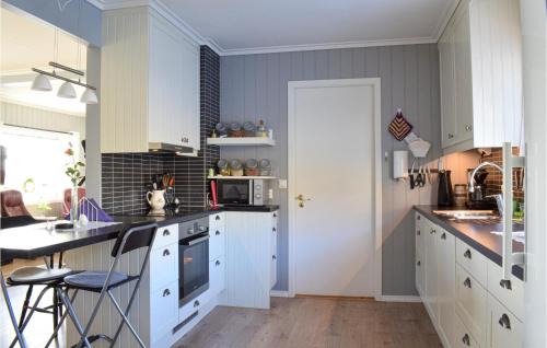 Kvinnherad House | Lovely Home In Utåker With Wifi