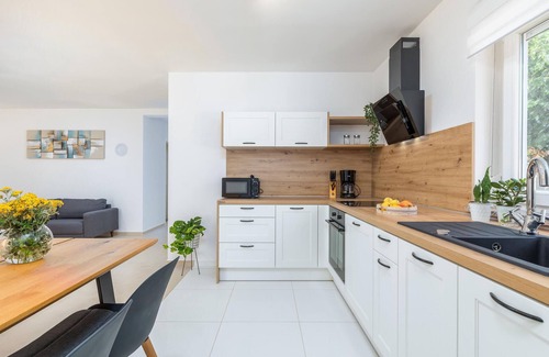 Pula House | Lovely home in Valbandon with WiFi