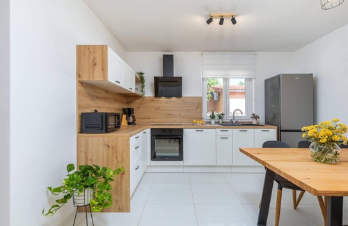 Pula House | Lovely home in Valbandon with WiFi