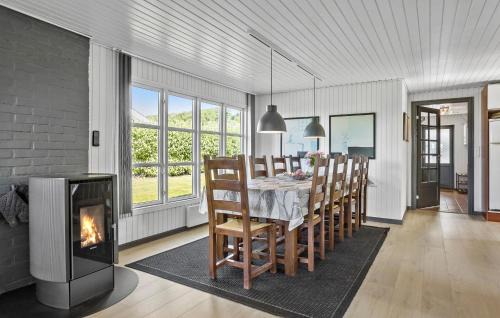 Vestervig House | Lovely Home In Vestervig With Kitchen