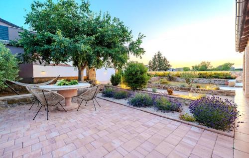 Benkovac House | Lovely Home In Zagrad