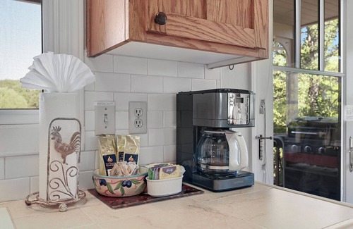 Angels Camp House | Lovely Home- near fine dining and pool area (Bret Harte Cottage)