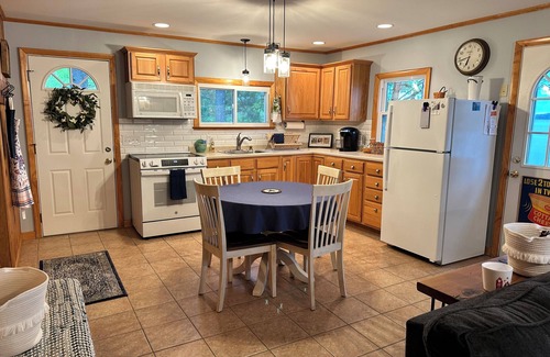 Wayne House | Lovely Home on Androscoggin Lake