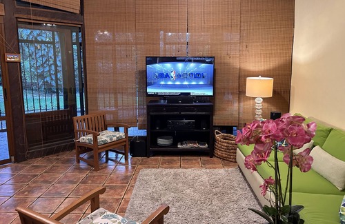 Curubande House | Lovely home plenty of space, great for celebrations, parties, pet friendly.