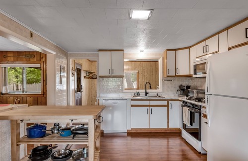 Mercer House | Lovely home with Mercer Lake view, patio, full kitchen, on trail 17