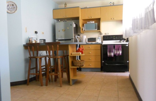 Heredia House | Lovely House In Gated Community 24/7 Hour Security, Enclosed Sunny Back Yard